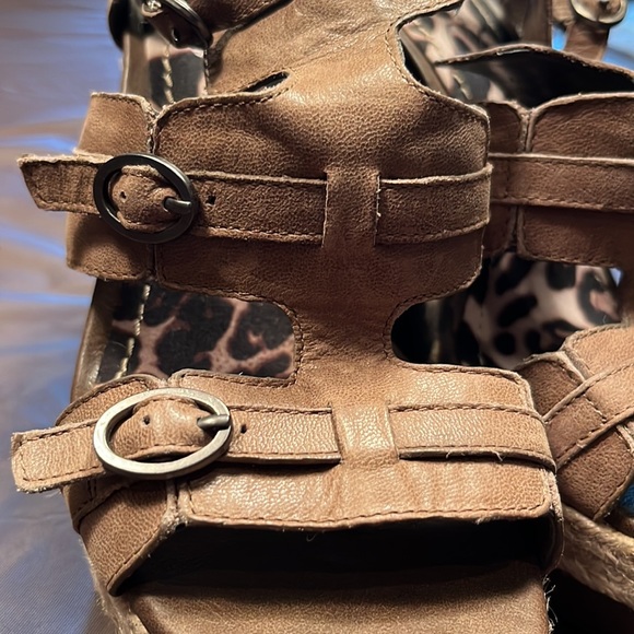 New without box 7.5 leather wedges - Picture 8 of 9